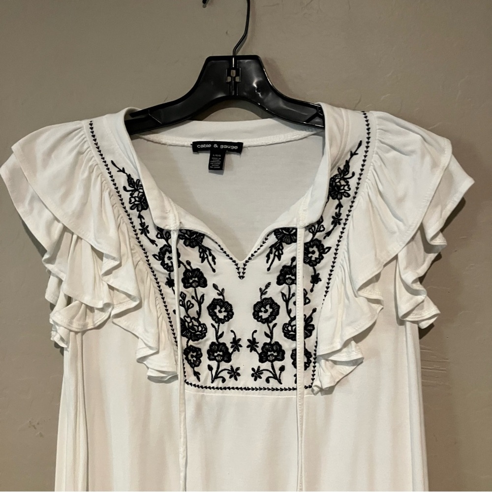 Cable & Gauge White and Black Floral Ruffle Boho Top Tank Size Large - Picture 5 of 13